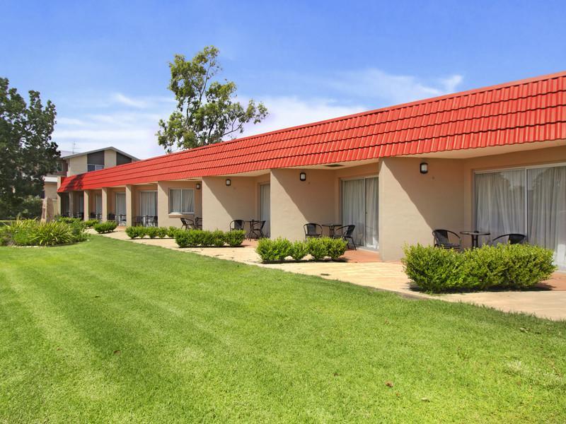 Country Capital Motel Тамуорт Экстерьер фото