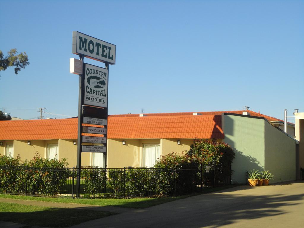 Country Capital Motel Тамуорт Экстерьер фото
