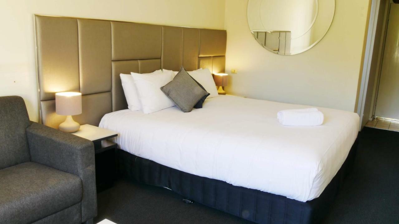 Country Capital Motel Тамуорт Экстерьер фото
