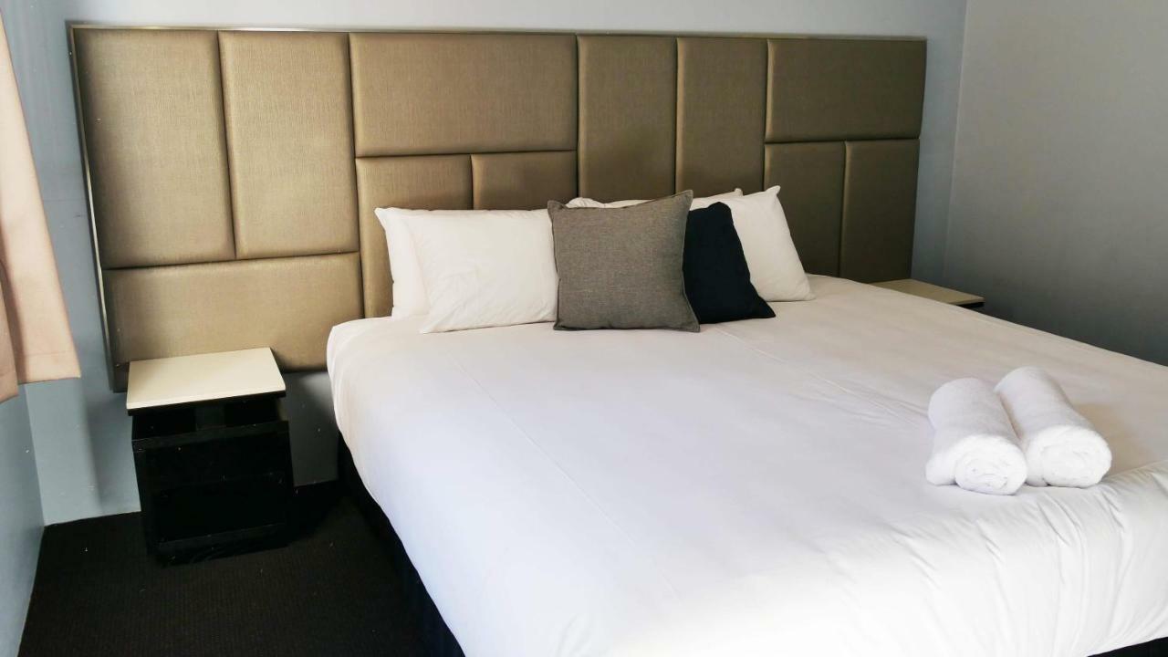 Country Capital Motel Тамуорт Экстерьер фото