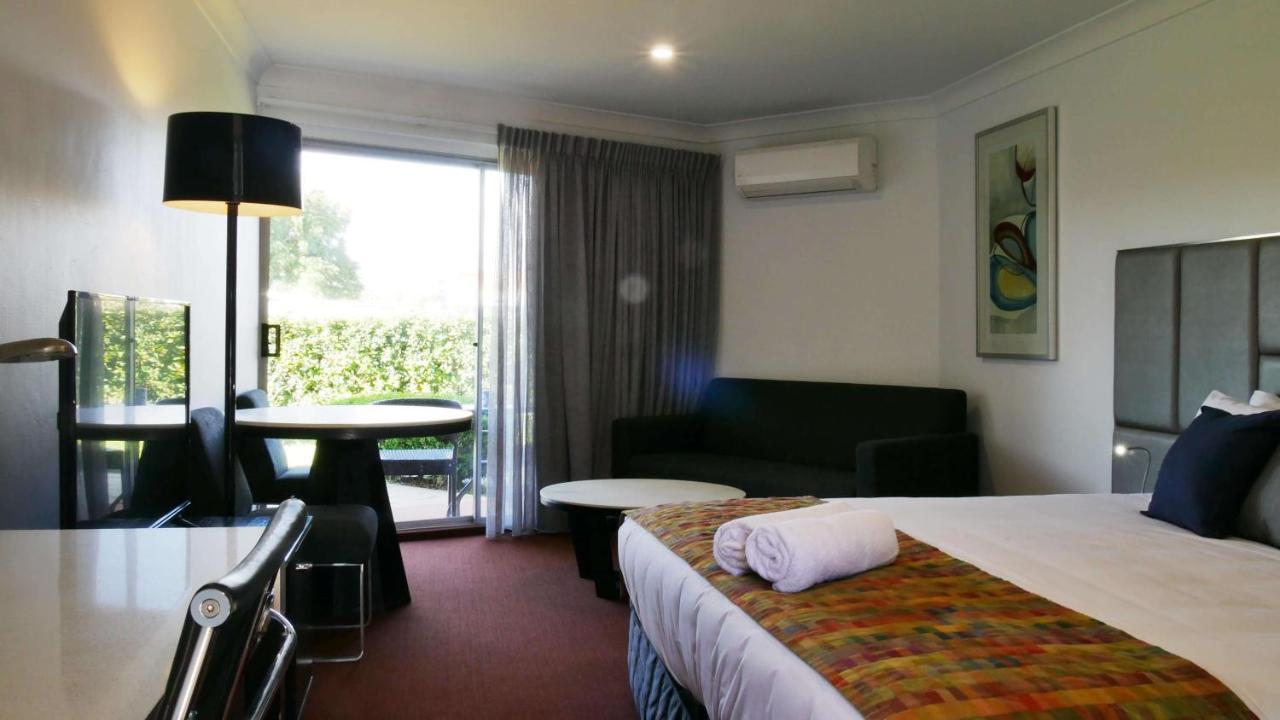 Country Capital Motel Тамуорт Экстерьер фото